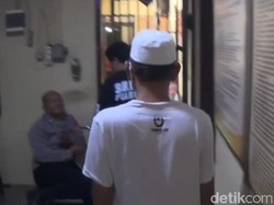 Momen Kiai Ponpes di Ngawi Digiring ke Kantor Polisi Usai Cabuli Santri