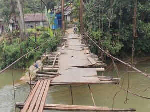 Pemprov Banten Akan Perbaiki Jembatan Gantung Rusak di Desa Citorek Lebak Pemprov Banten Akan Perbaiki Jembatan Gantung Rusak di Desa Citorek Lebak