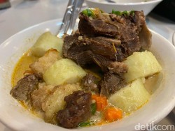 Ada Lontong Tetel Daging Unta di Wonosobo, Gimana Rasanya?