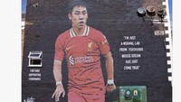 Meme ini malah mengubah gambar mural TAA menjadi supersub Liverpool, Wataru Endo! (Foto: Twitter)