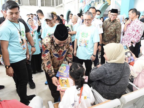 Potret Mudik Asyik Baca Buku, 20 Ribu Buku Disebar Gratis Temani Anak Mudik
