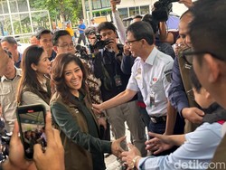 Menkomdigi Cek Sinyal Internet di Stasiun Gambir, Tembus 50 Mbps