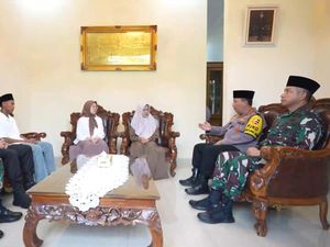 Momen Haru Kapolri-Panglima TNI Temui Keluarga Alm Anumerta Ghalib, Janji Usut Tuntas