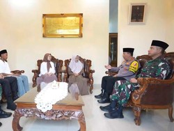 Momen Haru Kapolri-Panglima TNI Temui Keluarga Alm Anumerta Ghalib, Janji Usut Tuntas