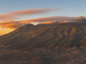 Tahun Baruan di Puncak? Ini Cuaca Gunung Jatim Saat Pergantian Tahun
