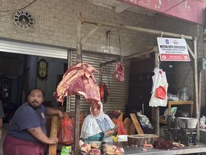 Harga Daging Sapi-Ayam di Pasar Surabaya Melambung Jelang Lebaran Harga Daging Sapi-Ayam di Pasar Surabaya Melambung Jelang Lebaran