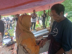 Kementerian Pendidikan Dasar Santuni Keluarga Guru Rosalina Rp 20 Juta