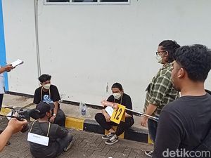 Ada Botol Miras di Prarekonstruksi Kasus Mahasiswa UKI Tewas Ada Botol Miras di Prarekonstruksi Kasus Mahasiswa UKI Tewas