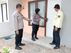 Polisi Patroli Rumah Warga Ciputat yang Ditinggal Mudik, Pastikan Kondisi Aman