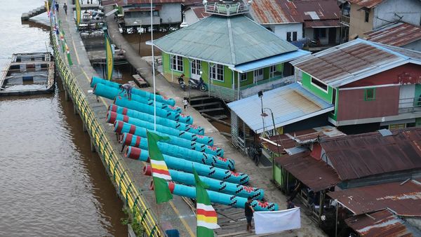 Potret Meriam Karbit untuk Semarakan Idul Fitri di Pontianak
