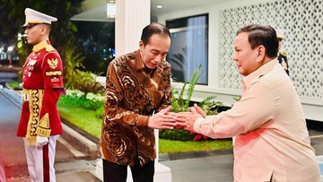 Prabowo Kirim Karangan Bunga Ucapan Selamat Ultah ke Jokowi