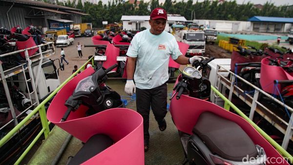 Ribuan Motor Pemudik Diangkut Truk ke Semarang-Yogyakarta