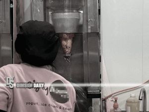 Pembeli Es Krim Ini Marahi Pelayan Gegara Hal Sepele Pembeli Es Krim Ini Marahi Pelayan Gegara Hal Sepele