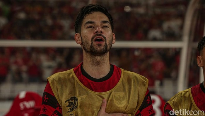 Sandy Walsh dalam laga Timnas Indonesia melawan Bahrain di Stadion Utama Gelora Bung Karno.