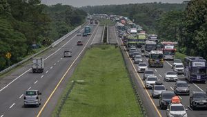 Suasana Arus Mudik di Tol Cipali, Mulai Padat Merayap