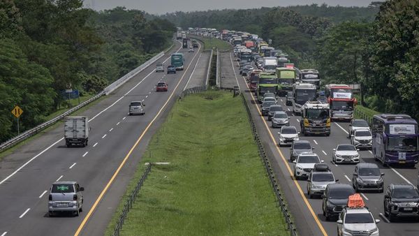Suasana Arus Mudik di Tol Cipali, Mulai Padat Merayap
