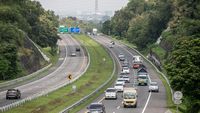 Suasana Tol Solo-Ngawi Jelang Libur Lebaran, Masih Ramai Lancar