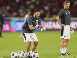 Alex Pastoor dan Denny Landzaat Tiba di Jakarta Jelang Indonesia Vs China