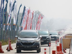 Mobil Pemudik Mulai Padati Tol Fungsional di Kalasan Sleman Mobil Pemudik Mulai Padati Tol Fungsional di Kalasan Sleman