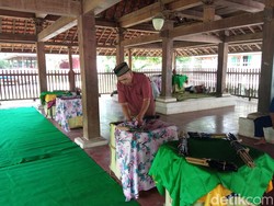 Keraton Kanoman Sambut Malam Lailatul Qadar dengan Pitulikuran