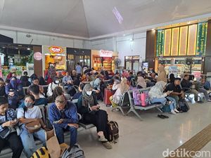 16 Ribu Orang Mudik dari Stasiun Gubeng dan Pasarturi Surabaya 16 Ribu Orang Mudik dari Stasiun Gubeng dan Pasarturi Surabaya