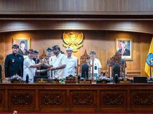 Bupati Badung Adi Arnawa Sampaikan LKPJ 2024 Bupati Badung Adi Arnawa Sampaikan LKPJ 2024