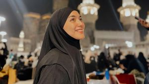 Citra Kirana dan Rezky Aditya Iktikaf di Masjidil Haram