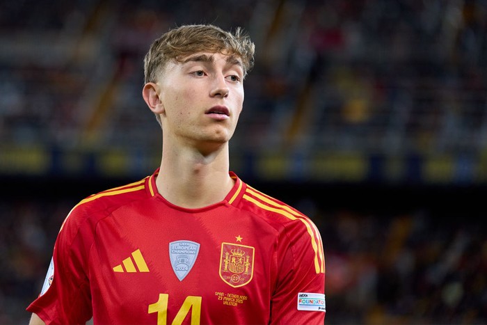 Dean Huijsen VALENCIA, SPAIN - MARCH 23: Dean Huijsen of Spain looks on during the UEFA Nations League Quarterfinal Leg One match between Spain and Netherlands at Estadio Mestalla on March 23, 2025 in Valencia, Spain. (Photo by Aitor Alcalde/Getty Images)