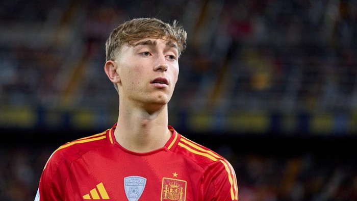 VALENCIA, SPAIN - MARCH 23: Dean Huijsen of Spain looks on during the UEFA Nations League Quarterfinal Leg One match between Spain and Netherlands at Estadio Mestalla on March 23, 2025 in Valencia, Spain. (Photo by Aitor Alcalde/Getty Images)