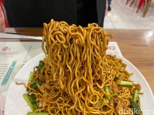 Dijamin Kenyang! Makan Nasi Goreng Merah hingga Mie Goreng Porsi Brutal Dijamin Kenyang! Makan Nasi Goreng Merah hingga Mie Goreng Porsi Brutal