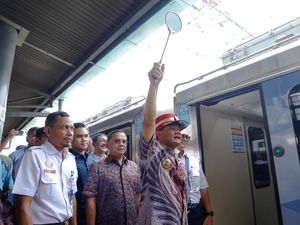 Gubernur Luthfi Lepas 1.111 Pemudik Gratis dari Stasiun Pasar Senen ke Jateng Gubernur Luthfi Lepas 1.111 Pemudik Gratis dari Stasiun Pasar Senen ke Jateng