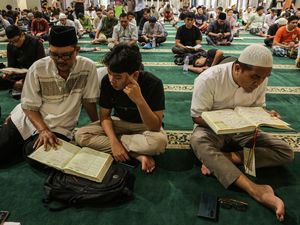 Iktikaf di Masjid Besar Baiturrahman Semarang