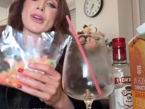 Iseng Pakai Sayuran Beku Buat Racik Minuman, Wanita Ini Dihujat Iseng Pakai Sayuran Beku Buat Racik Minuman, Wanita Ini Dihujat