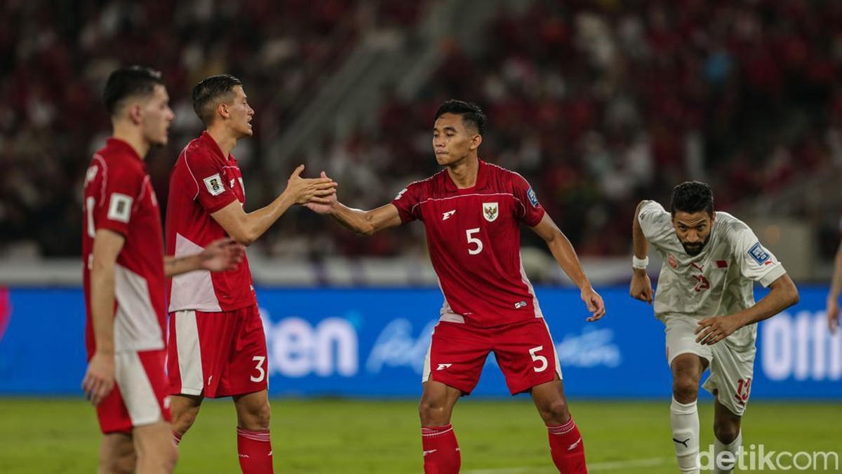 Justin Hubner, Rizky Ridho, dan Jay Idzes. (Foto: Rifkianto Nugroho/detikSport)