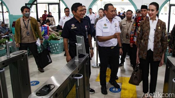 Jelang Libur Lebaran, Menpar Widi Cek Stasiun-Jakarta Aquarium