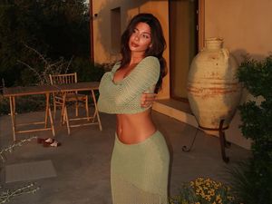 Liburannya Pacar Ole Romeny yang Cantik, dari Sisilia ke GBK Liburannya Pacar Ole Romeny yang Cantik, dari Sisilia ke GBK