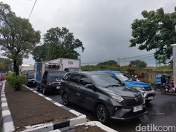 Jalur Pantura Cirebon Macet, Kendaraan Mengular hingga 5 Km