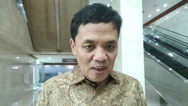 Kabar Terkini Artis dari InsertLive : Masak Pakai Gas 3 Kg, Kekayaan Ketua Komisi III DPR Habiburokhman Naik Tiap Tahun