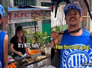 Kocak! Ada KFC Gerobakan yang Menarik Perhatian Turis Kocak! Ada KFC Gerobakan yang Menarik Perhatian Turis