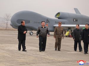 Saat Kim Jong Un Awasi Sendiri Uji Coba Drone Bunuh Diri Saat Kim Jong Un Awasi Sendiri Uji Coba Drone Bunuh Diri