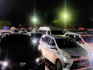 H-4 Lebaran, Mobil Pemudik Mulai Padati Pelabuhan Merak Malam Ini