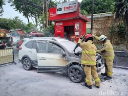 Bocah Iseng Lempar Korek Bikin BR-V Terbakar di SPBU