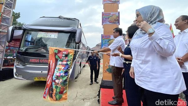Momen Menaker Lepas Ribuan Pelaku Usaha Warmindo Berangkat Mudik