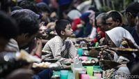 Muliakan Ramadan, Berbagi Ratusan Takjil Gratis Ala Warga Tangerang