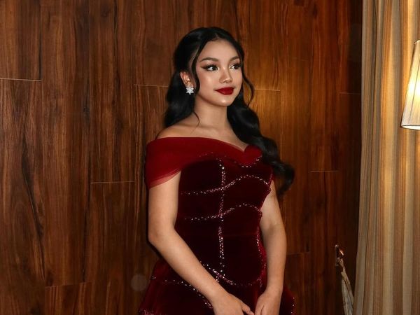 7 Gaya Naura Ayu Jadi Snow White Sehari, Glamor Bergaun Merah