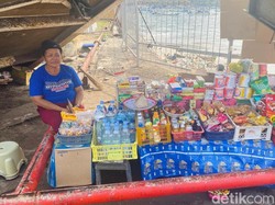 Tahun Ini, Para Pemudik di Padangbai Lebih Irit Belanja