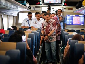Gubernur Jateng Lepas Ribuan Pemudik Gratis dari Stasiun Pasar Senen