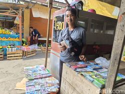 Cerita Hidayat 7 Tahun  Mengais Rezeki dari Jualan Amplop Lebaran