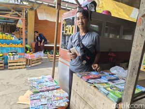 Cerita Hidayat 7 Tahun Mengais Rezeki dari Jualan Amplop Lebaran Cerita Hidayat 7 Tahun Mengais Rezeki dari Jualan Amplop Lebaran