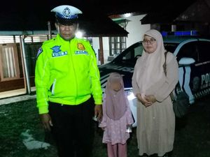 Video: Pemudik Ibu-Anak Diturunkan di Tengah Tol Cipali Gegara Ketiduran